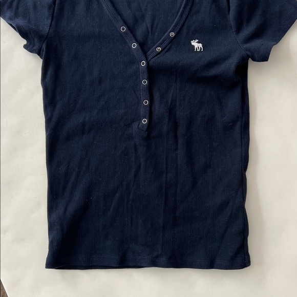 Abercrombie SoftAF Short Sleeve Icon Henley Navy Blue Size S - Picture 4 of 6
